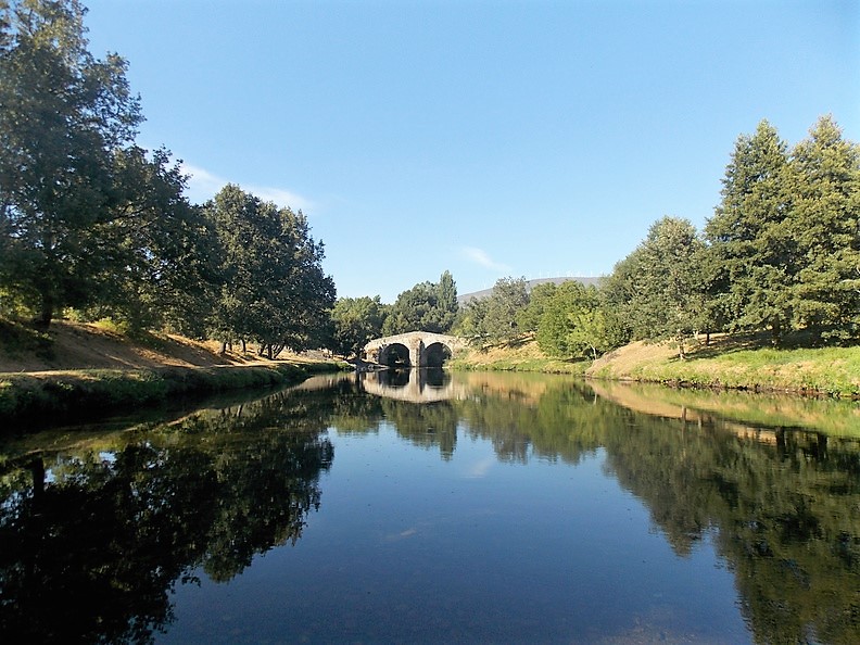 Puente sobre el río Tuela